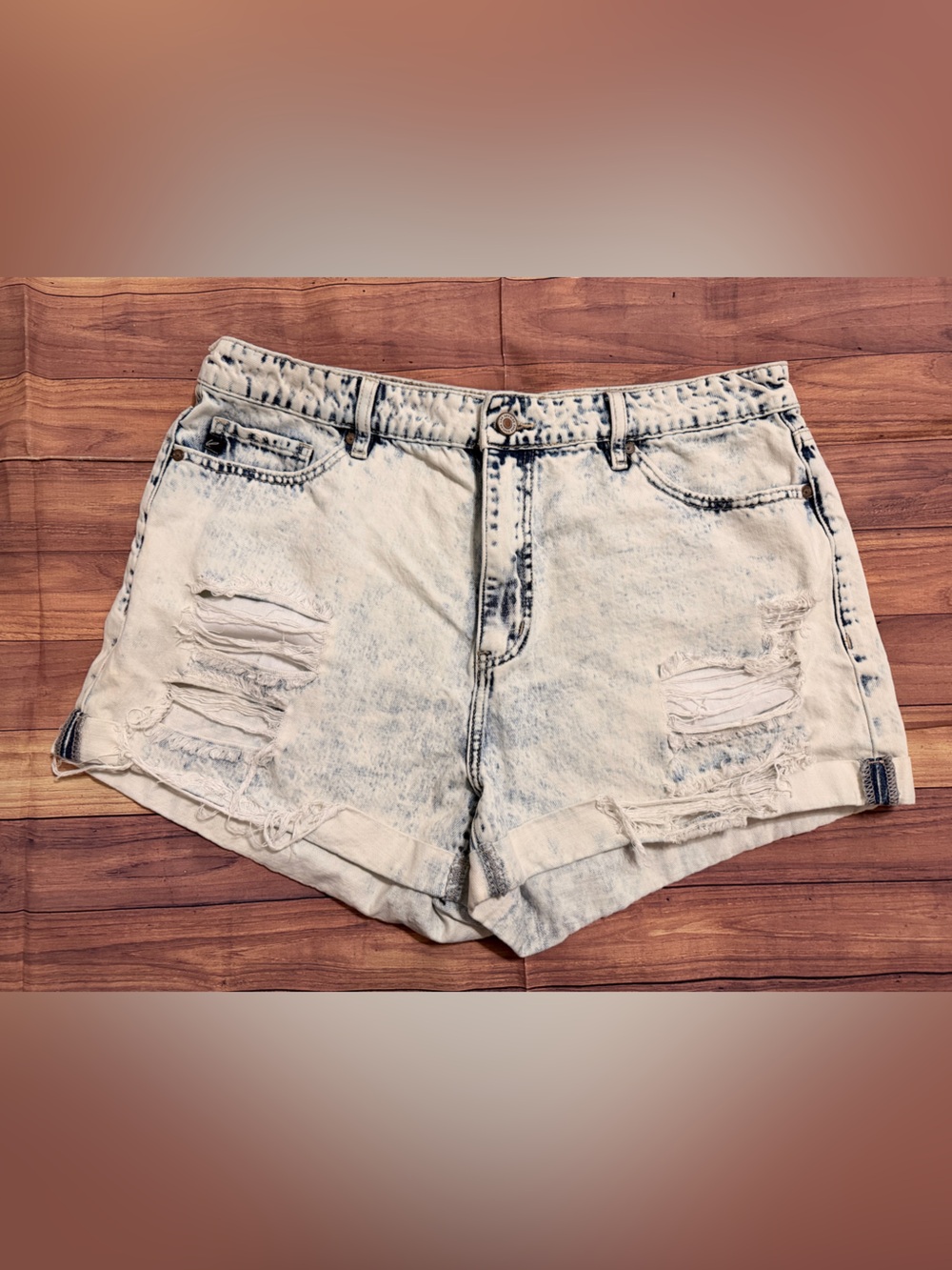 KanCan Light Acid Wash Denim Shorts